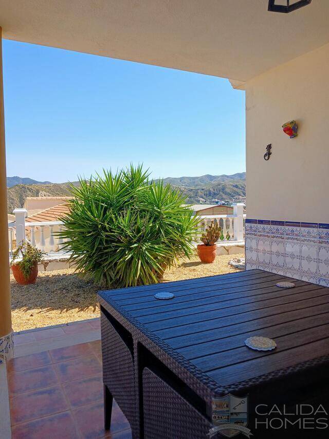 Villa Vista Buena: Villa for Sale in Arboleas, Almería