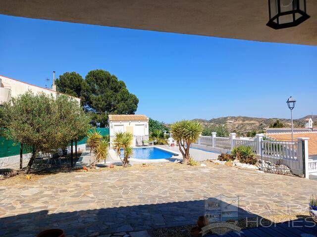 Villa Vista Buena: Villa for Sale in Arboleas, Almería