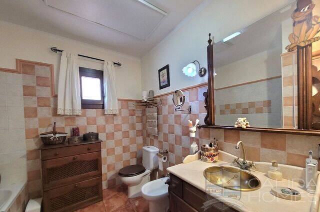 Villa Rustica: Villa for Sale in Mojácar Playa, Almeria