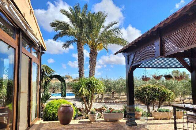 Villa Rustica: Villa for Sale in Mojácar Playa, Almeria