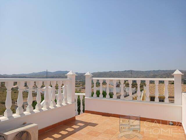 Villa Hibiscus: Villa for Sale in Arboleas, Almería