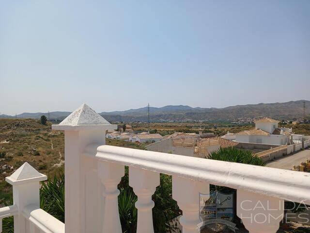 Villa Hibiscus: Villa for Sale in Arboleas, Almería