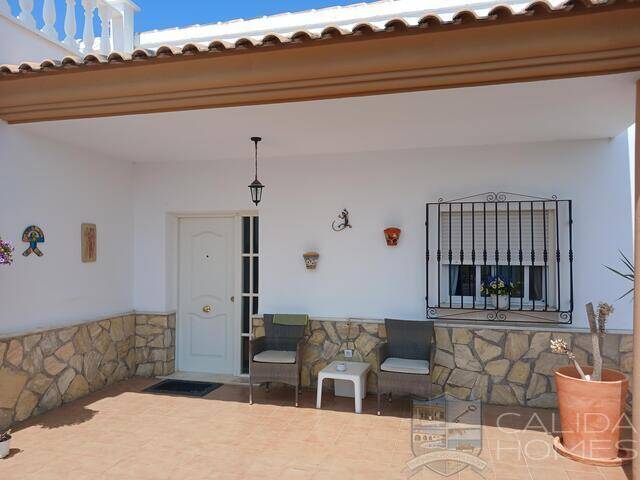 Villa Hibiscus: Villa for Sale in Arboleas, Almería