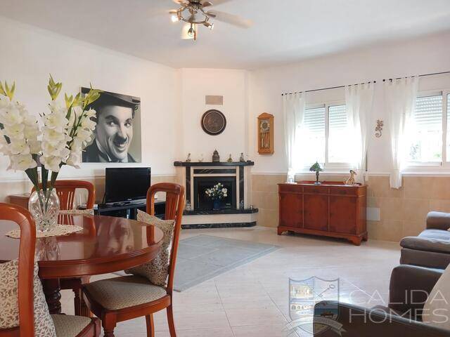 Villa Hibiscus: Villa for Sale in Arboleas, Almería
