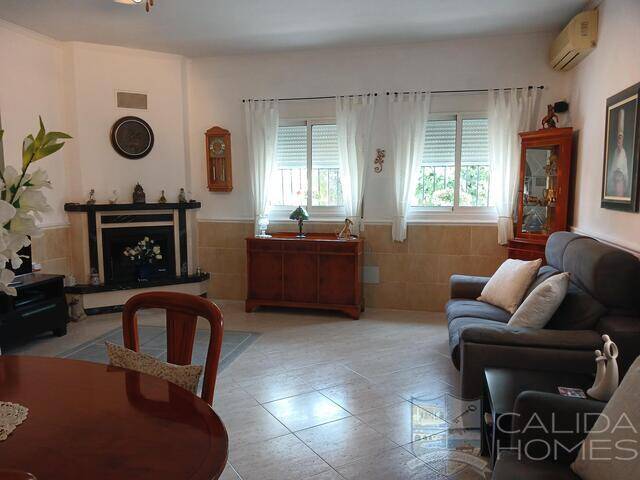 Villa Hibiscus: Villa for Sale in Arboleas, Almería