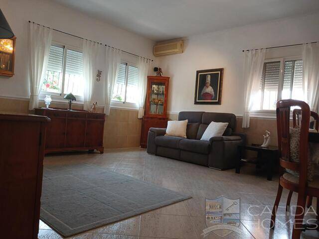 Villa Hibiscus: Villa for Sale in Arboleas, Almería