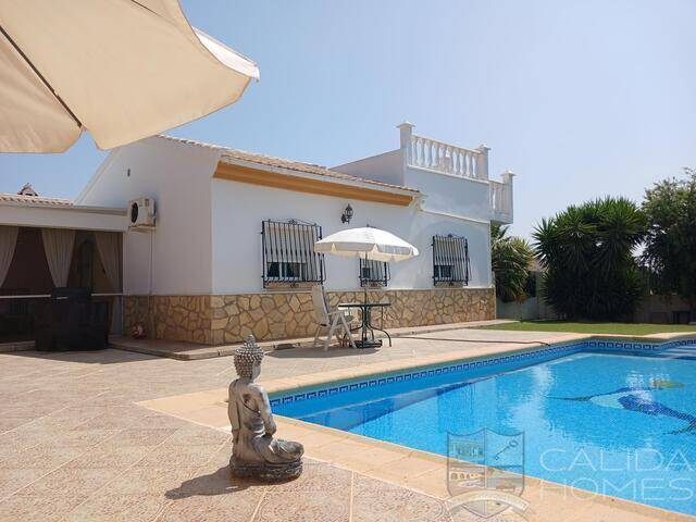 Villa Hibiscus: Villa for Sale in Arboleas, Almería