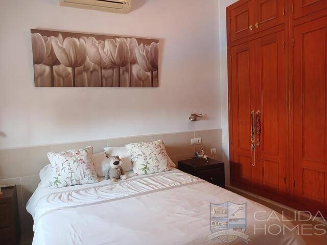 Villa Hibiscus: Villa for Sale in Arboleas, Almería