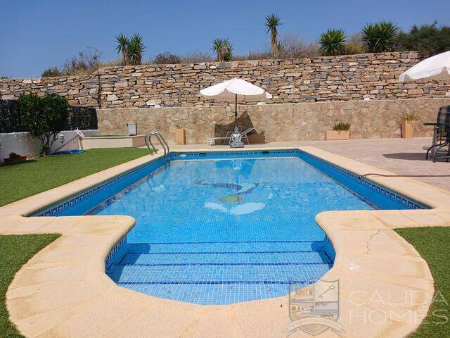 Villa Hibiscus: Villa for Sale in Arboleas, Almería