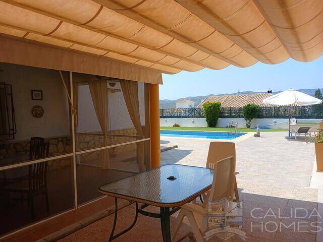 Villa Hibiscus: Villa for Sale in Arboleas, Almería