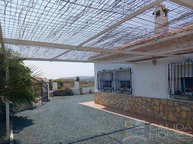Villa Hibiscus: Villa for Sale in Arboleas, Almería
