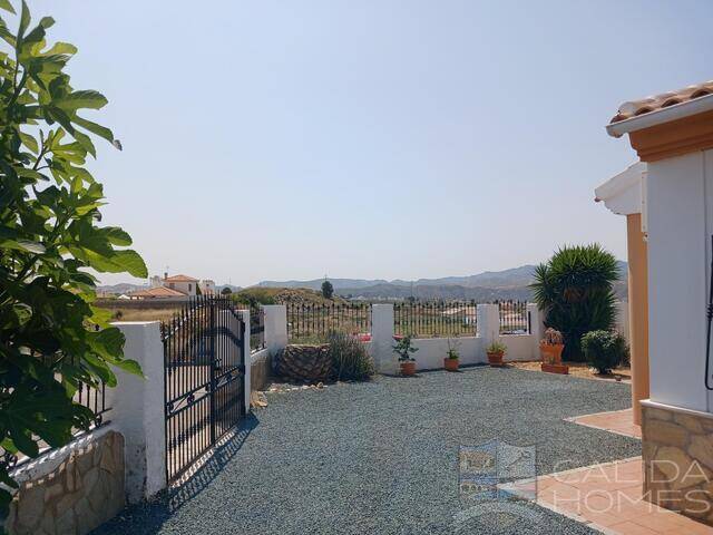 Villa Hibiscus: Villa for Sale in Arboleas, Almería