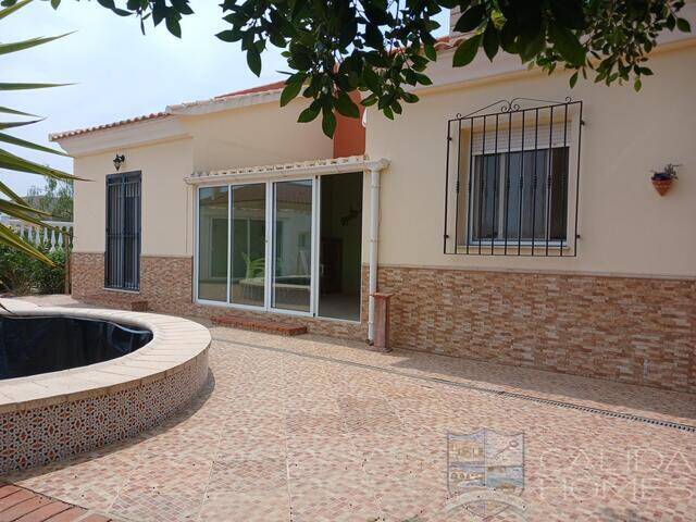 Villa Acacia: Villa for Sale in Arboleas, Almería