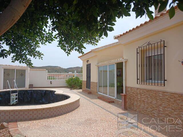 Villa Acacia: Villa for Sale in Arboleas, Almería