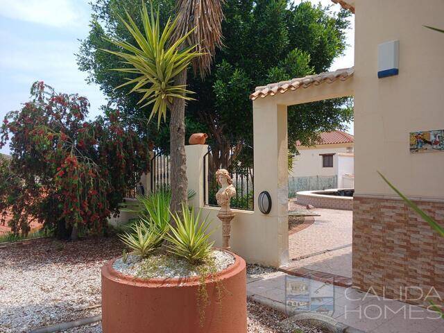 Villa Acacia: Villa for Sale in Arboleas, Almería