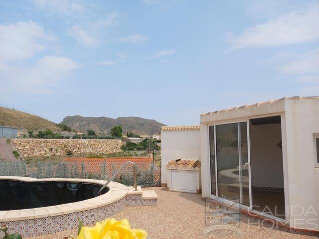 Villa Acacia: Villa for Sale in Arboleas, Almería