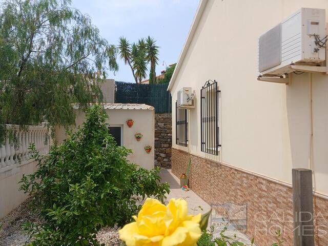 Villa Acacia: Villa for Sale in Arboleas, Almería