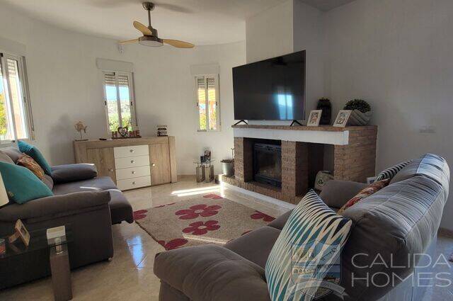 Villa Pebbles: Villa for Sale in Cantoria, Almería