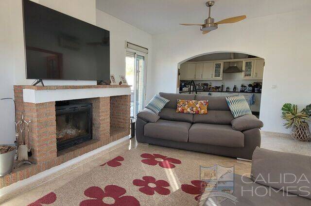 Villa Pebbles: Villa for Sale in Cantoria, Almería