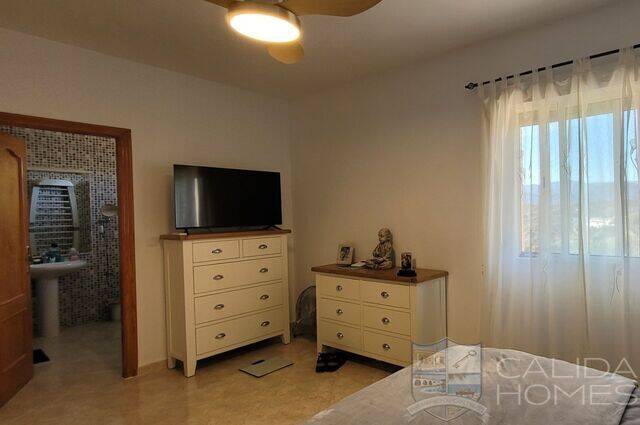 Villa Pebbles: Villa for Sale in Cantoria, Almería