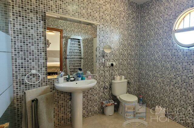 Villa Pebbles: Villa for Sale in Cantoria, Almería
