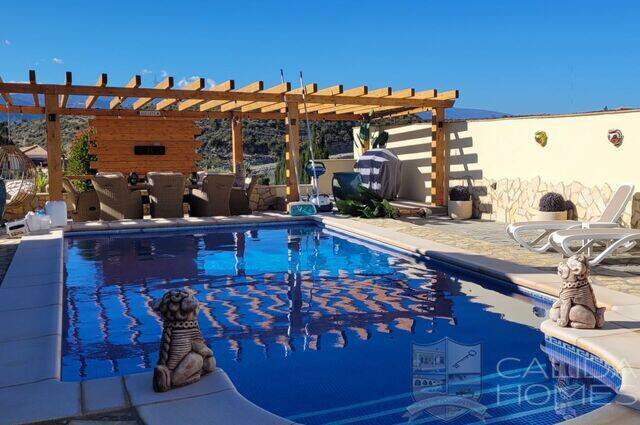 Villa Pebbles: Villa for Sale in Cantoria, Almería