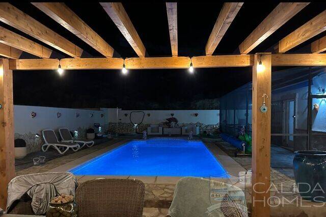 Villa Pebbles: Villa for Sale in Cantoria, Almería
