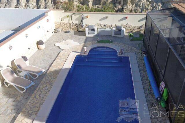 Villa Pebbles: Villa for Sale in Cantoria, Almería