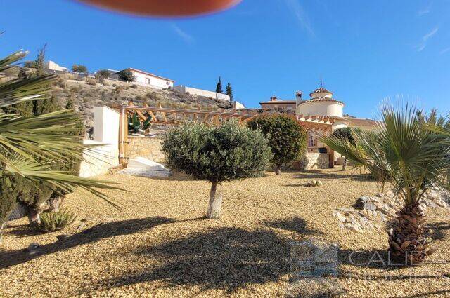 Villa Pebbles: Villa for Sale in Cantoria, Almería
