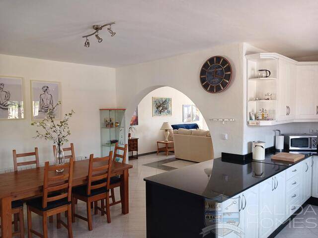 Villa Los Morillos: Villa for Sale in Albox, Almería