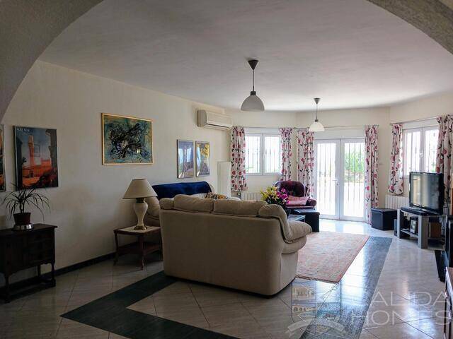 Villa Los Morillos: Villa for Sale in Albox, Almería