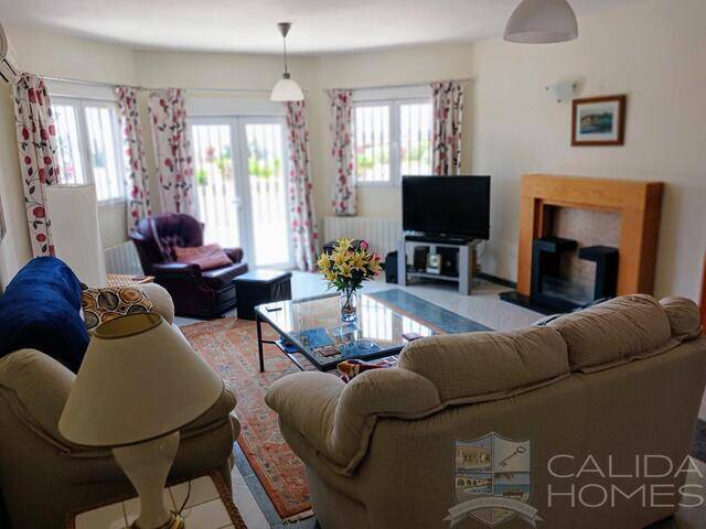 Villa Los Morillos: Villa for Sale in Albox, Almería