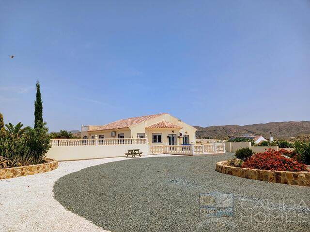 Villa Los Morillos: Villa for Sale in Albox, Almería
