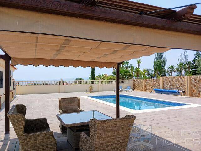 Villa Los Morillos: Villa for Sale in Albox, Almería