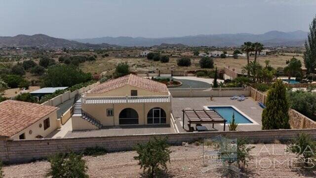 Villa Los Morillos: Villa for Sale in Albox, Almería