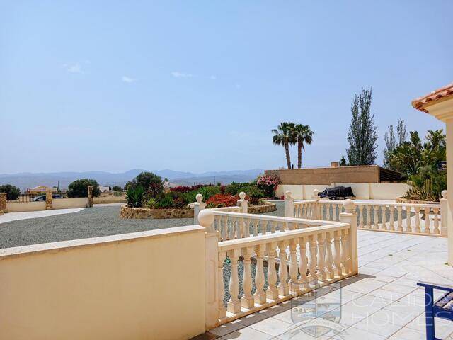 Villa Los Morillos: Villa for Sale in Albox, Almería