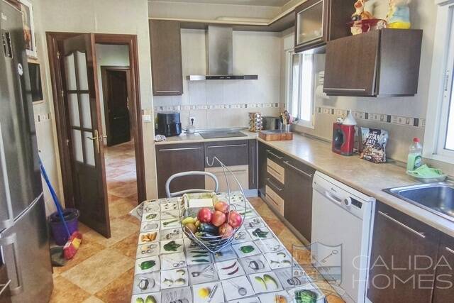 Villa Samba: Villa for Sale in Arboleas, Almería