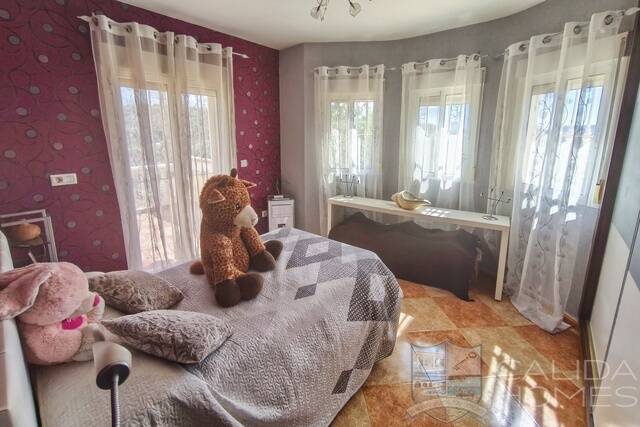 Villa Samba: Villa for Sale in Arboleas, Almería