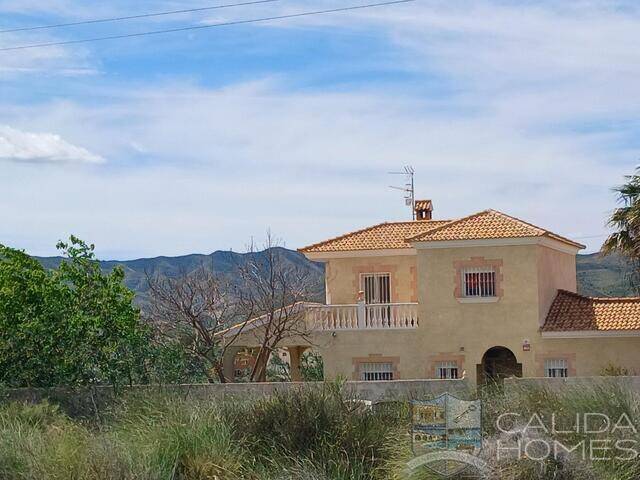 Villa Samba: Villa for Sale in Arboleas, Almería