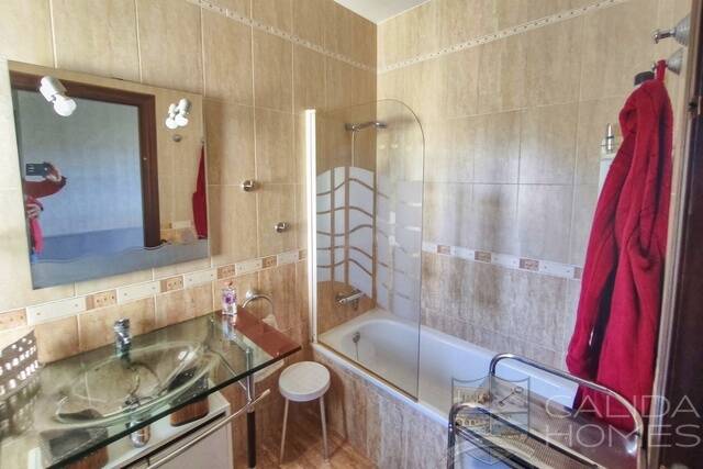 Villa Samba: Villa for Sale in Arboleas, Almería