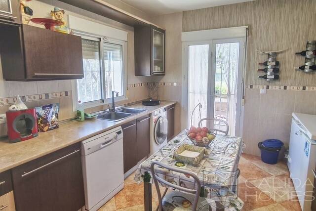 Villa Samba: Villa for Sale in Arboleas, Almería