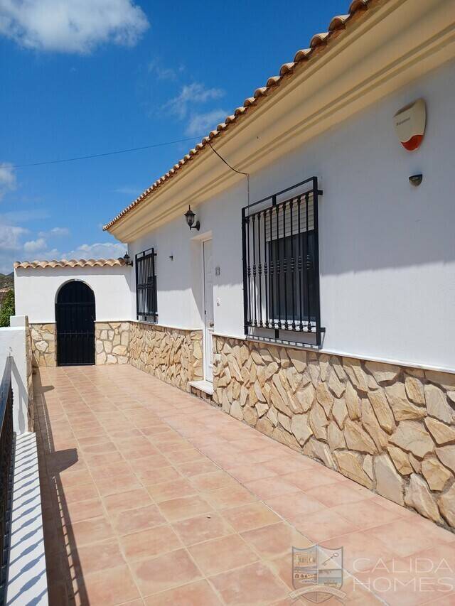 Villa Sierra Vista: Villa for Sale in Arboleas, Almería