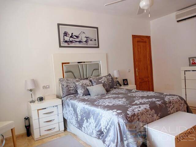 Villa Sierra Vista: Villa for Sale in Arboleas, Almería