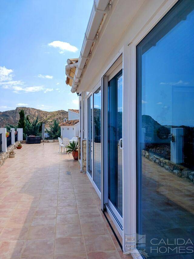 Villa Sierra Vista: Villa for Sale in Arboleas, Almería