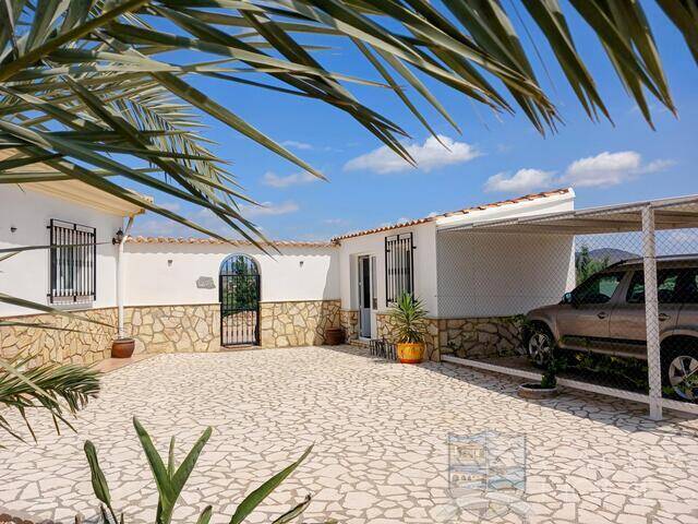 Villa Sierra Vista: Villa for Sale in Arboleas, Almería