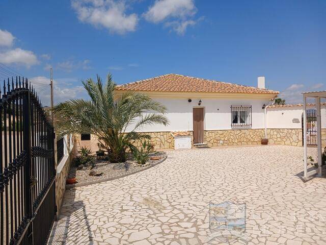 Villa Sierra Vista: Villa for Sale in Arboleas, Almería