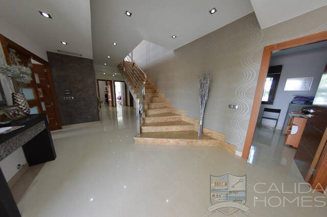Villa Splendido: Villa for Sale in Arboleas, Almería