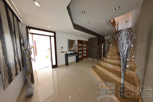 Villa Splendido: Villa for Sale in Arboleas, Almería