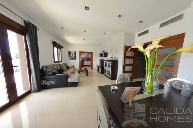 Villa Splendido: Villa for Sale in Arboleas, Almería