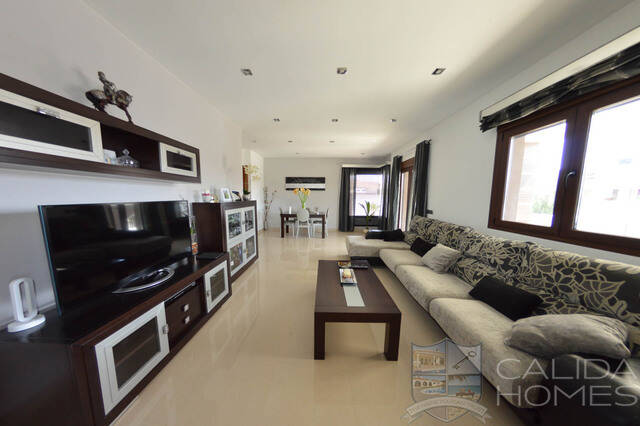 Villa Splendido: Villa for Sale in Arboleas, Almería